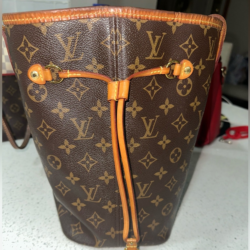 LV Neverfull MM Bag - Picture 5 of 16